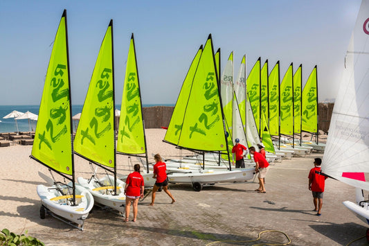 Bateau à voile verte