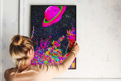 Affiche surréaliste planète rose - UNIVEA