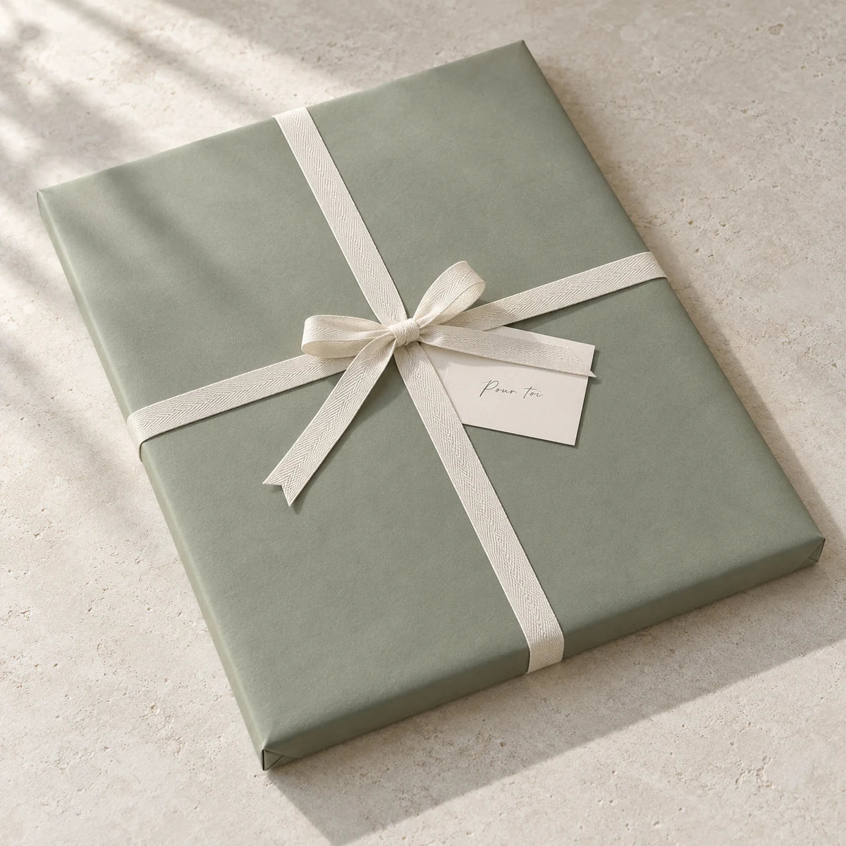 Affiche ou cadre emballé en papier cadeau