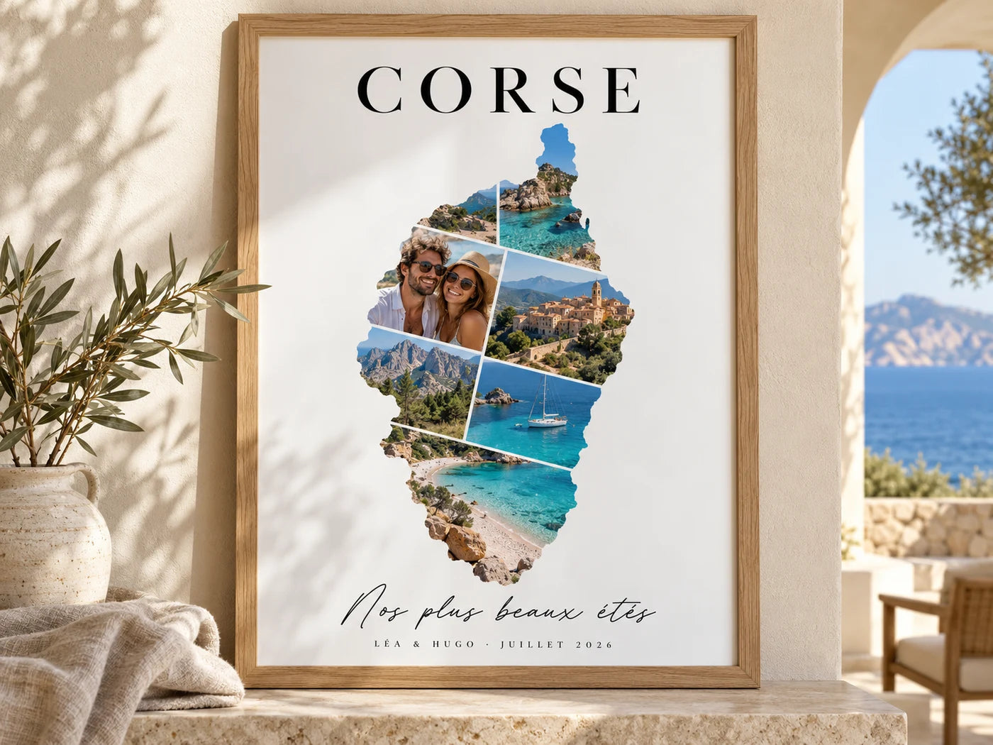 Affiche Corse personnalisée avec un collage de photos de vacances, dans un cadre en bois naturel.